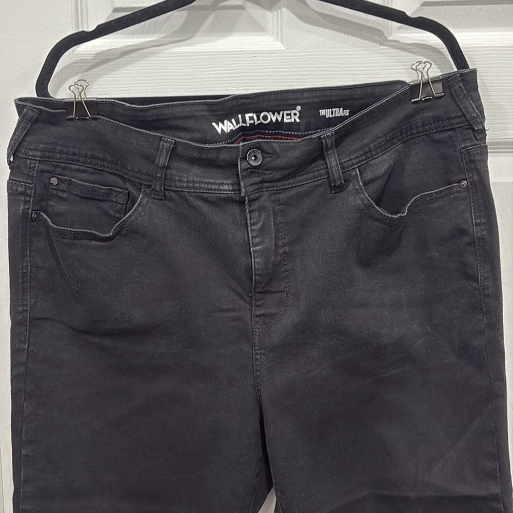 Wallflower black luscious curvy fit crop pant 18 - Picture 2 of 6